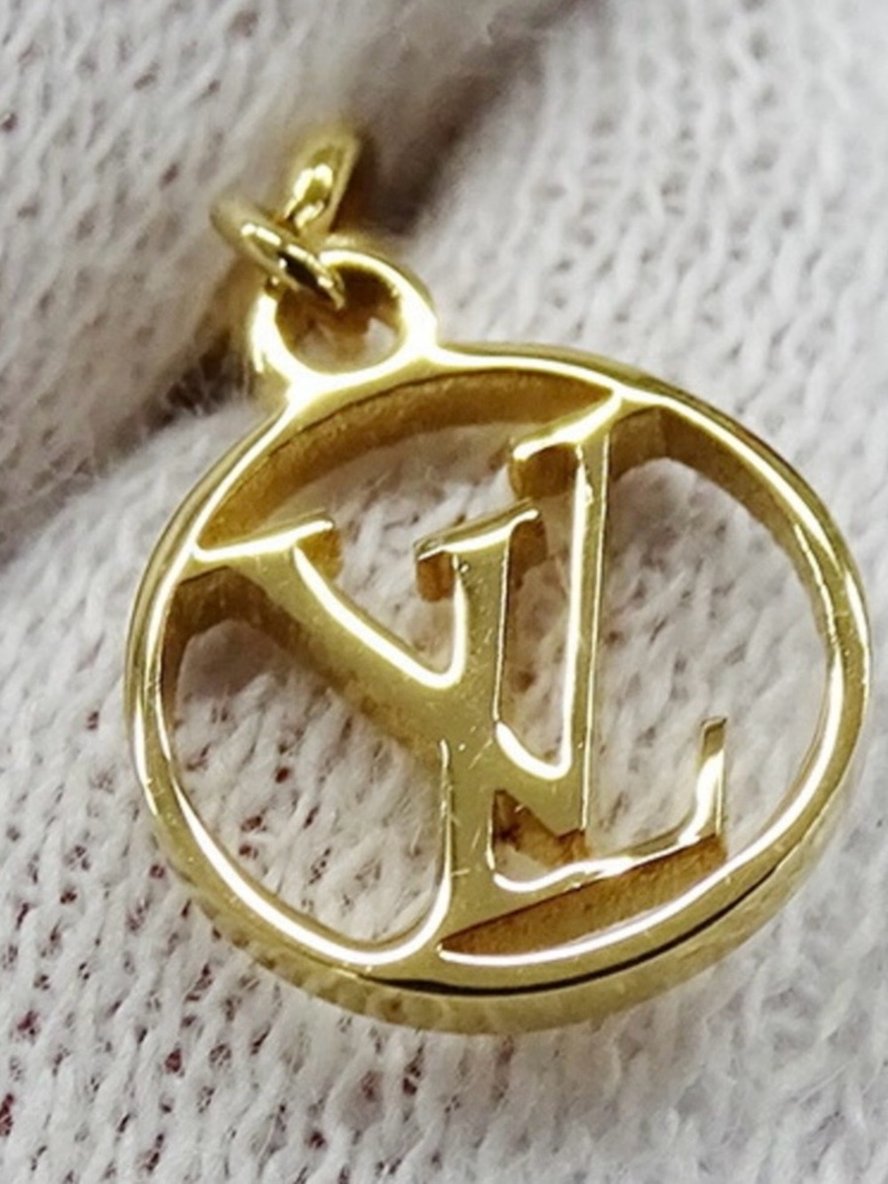 Louis Vuitton Gold-Tone LV Initial Necklace with Fleur Charm - Picture 4 of 8